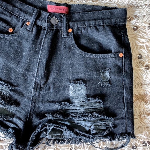 Extreme High Waisted/Rise Black Distressed Shorts - Picture 4 of 5